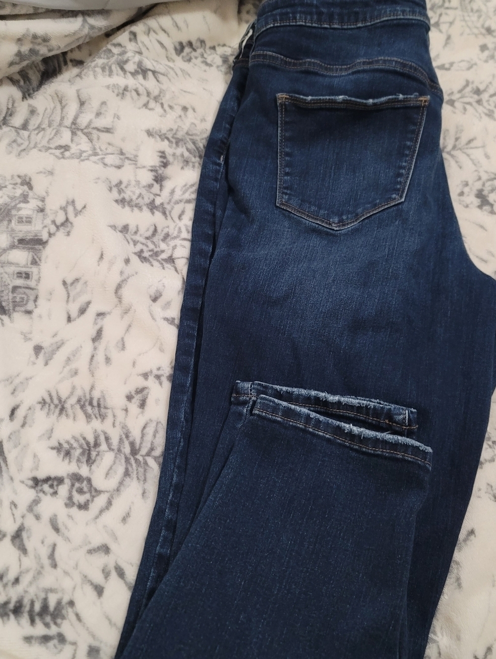 Universal Thread Women's Slim Straight Blue Jeans Size 16 / 38